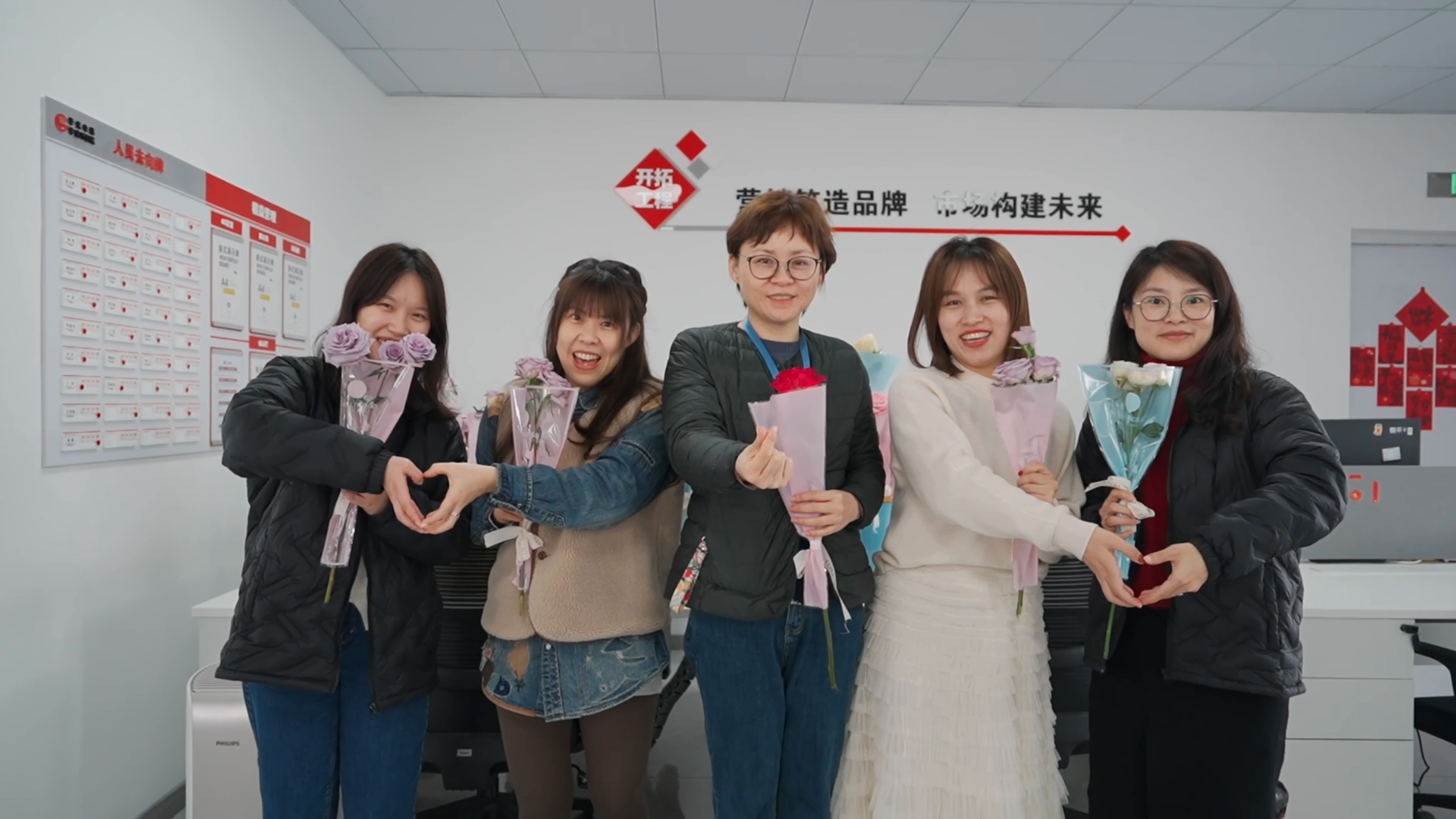 国际劳动妇女节活动“遇见最“蚌”的自己”-送花